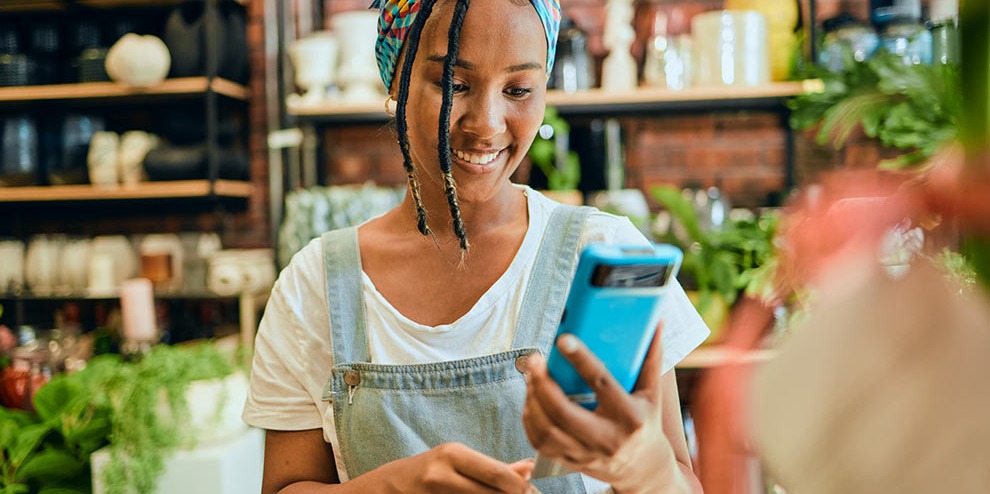 Person paying for goods with a card.